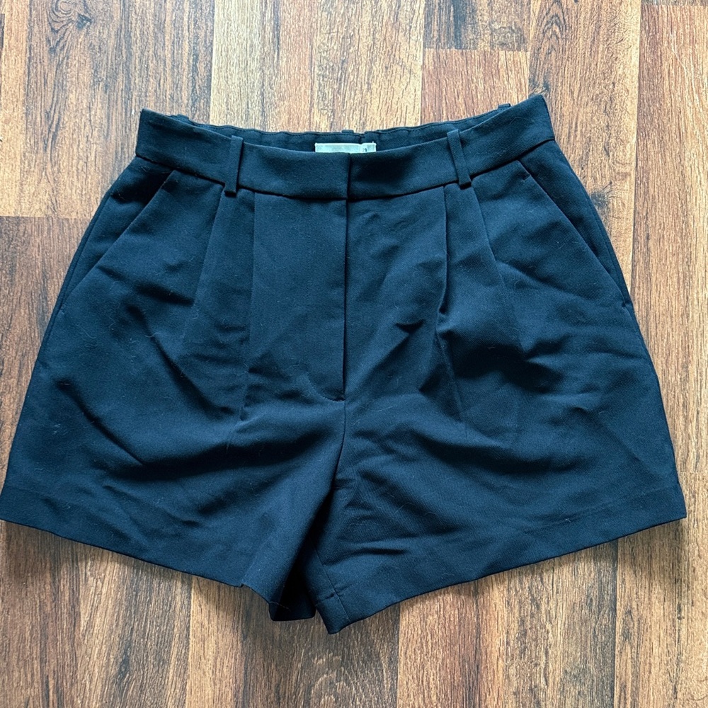 Abercrombie & Fitch Sloane Black High-Waist Pleated Women's Shorts